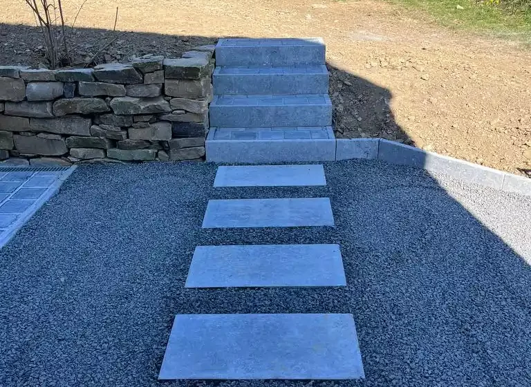Chemin d'accès au jardin